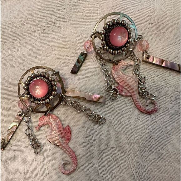 Earrings Pierced Post Seahorses Silver Jewels Dangles Pink - Picture 1 of 4